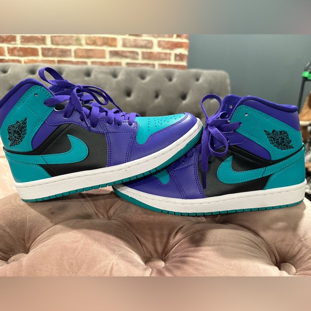 Air Jordan 1 mids